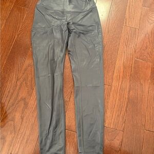 ALO Yoga Charcoal Leggings